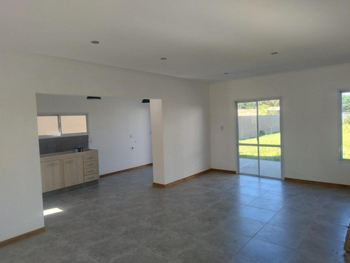 Ph En Venta - 2 Dormitorios 1 Baño - Carmen De Areco