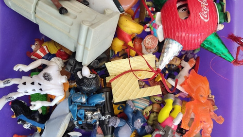 Lote 100 Figuras De Colección Sonrics Y Más Envío Gratis (Usado)