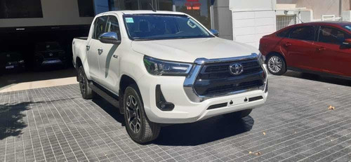 Imagen 3 de 11 de Toyota Hilux 2022 2.8 Cd Srx 177cv 4x4