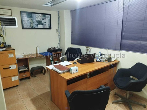 Y.t. Local Comercial En Alquiler, Catia Mls #24-1716