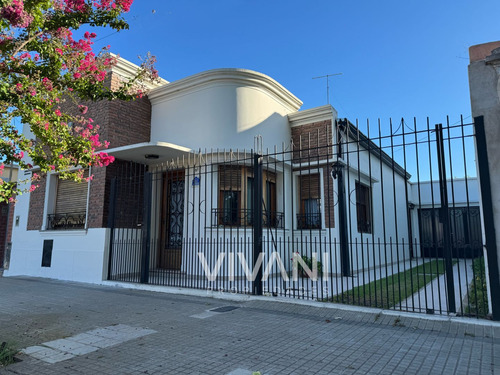 Venta Casa 3 E/ 71 Y 72, La Plata. Vivani Propiedades