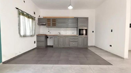 Casa En Venta - 2 Dormitorios 1 Baño - Cochera - 800mts2 - Paso Del Rey