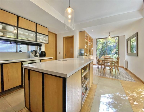 Casa En Venta De 4 Dorm. En Vitacura