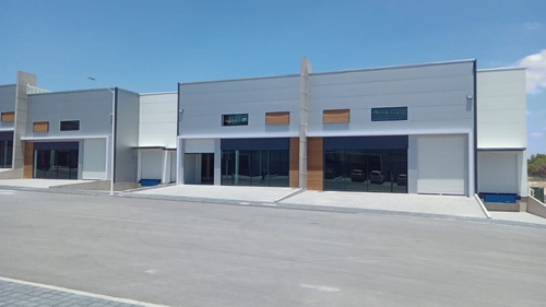 Bodega Junto Piq Con Andén Autonivelable Y Rampa