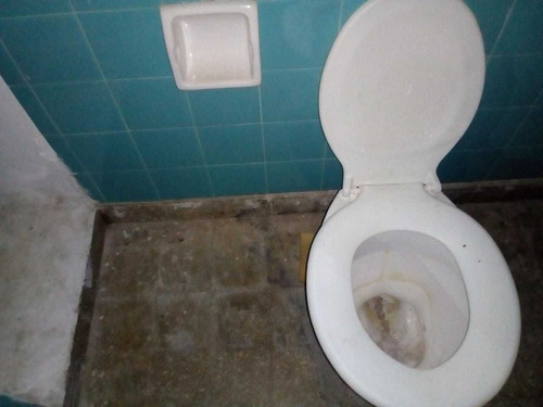 Imagen 8 de 8 de Eliseo Canton 2600 Local 22 Ms2 Con Un Pequeño Deposito Y Baño.
