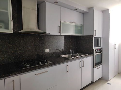 Imagen 5 de 11 de Rfc Apartamento En Venta En La Urbina Remodelado Y Amoblado Listo Para Mudarte Mls #22-18460 Isabel Fragozo Rent A House