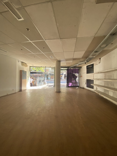 Imagen 6 de 25 de Alquiler De Local Comercial. Sobre 18 De Julio Entre Vazquez Y Barrios Amorin