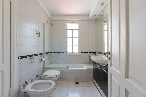 Venta/permuta Casa De 3 Dormitorios B. Parque