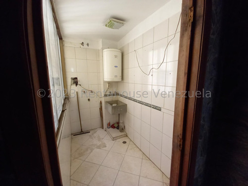 Amplio Y Comodo Apartamento Para Diseñar A Su Estilo Con Detalles Mediterraneos En Piedra Y Madera, Con Excelente Ubicacion Zona Norte De La Gran Valencia, Piso Medio, Edificio Conservado