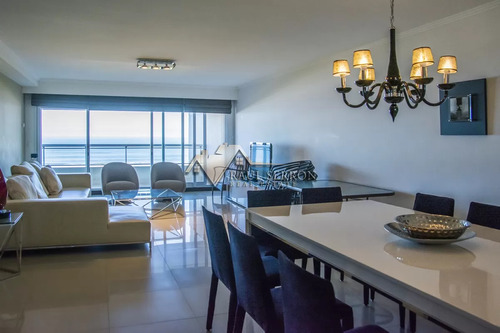 Venta De Apartamento De 3 Suites En Edificio Torres Lobos Punta Del Este