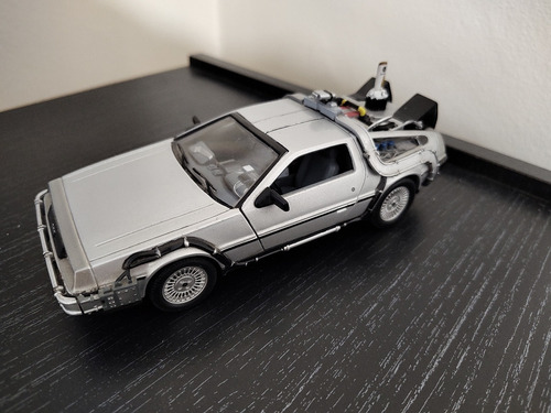 Imagen 2 de 5 de Welly 1:24 Colección Volver Al Futuro Auto Vehiculo Delorian