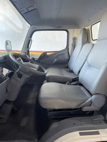 Imagen 4 de 15 de Mitsubishi Canter Fe85
