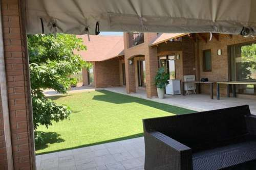 Excelente Casa De Estilo Inglés- Cancha De Golf