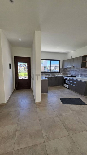 Venta Casa 4 Ambientes En Pilar