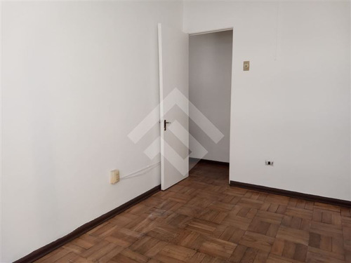 Departamento En Venta De 2 Dorm. En Casco Histórico Santiago