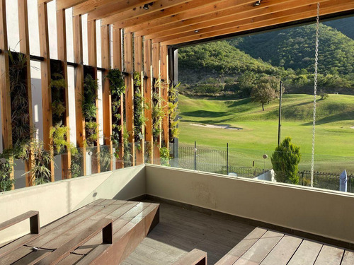 Residencia De Lujo En Venta En La Herradura Club De Golf, En Calle Privada, Con Alberca, 4ta Recámara En Pb, Sin Vecino Atrás, Colinda Con El Green, Equipada Con Acabados De Lujo!!