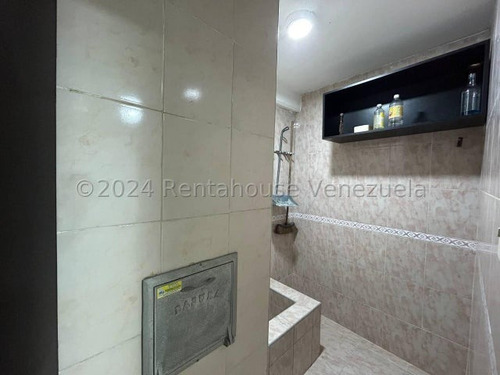Raiza Suarez Vende Extraordinario Edificio En Pleno Centro De Barquisimeto,- 2 4 2 1 2 5 7-, Posee 4 Pisos, Azotea, Sótano Con Deposito, Locales Comerciales, Oficinas, Baños, Tanque Subterráneo.....