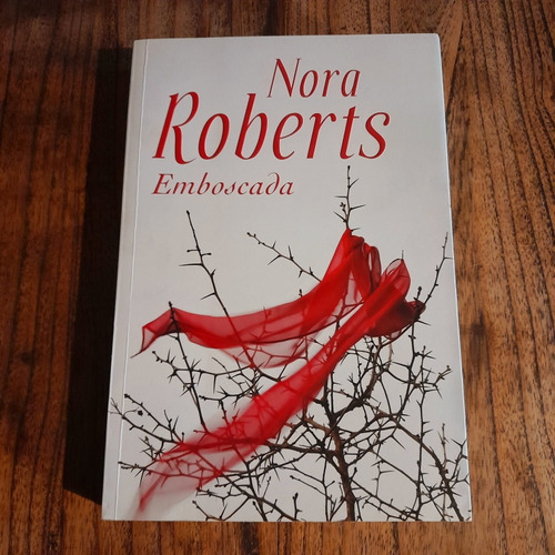 Emboscada.   Nora Roberts. Tamaño Grande, Nuevo. 