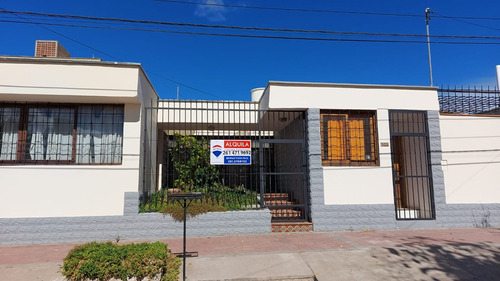 Alquiler Casa + Consultorio Luján De Cuyo Centro 