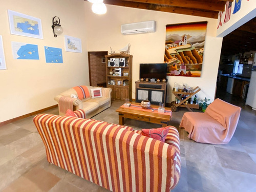 Hermosa Casa Quinta En Venta, En Chacras De Canning.