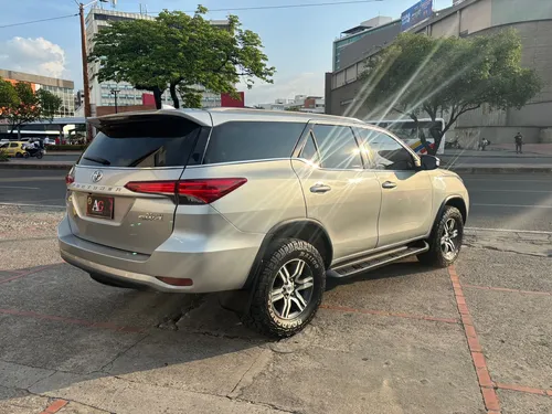 Toyota Fortuner Sw4 2.4 4x2 At Diesel