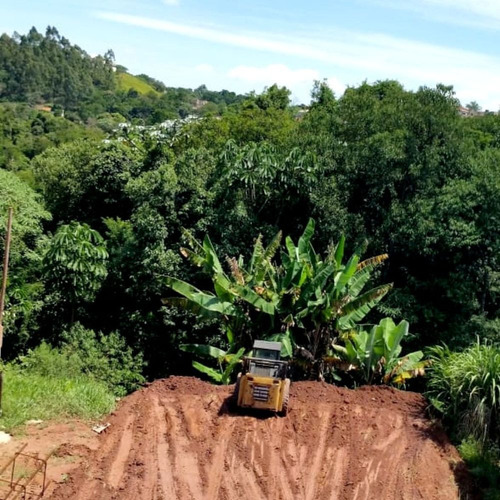 Terreno À Venda Com Ótima Localização. Iptu Em Dia E Documentação Pronta Para Construir. Ideal Para Quem Quer Morar Bem Ou Investir Com Segurança.