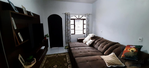 Imagem 7 de 15 de Casa - Padrão, Para Venda Em Joinville/sc - V572