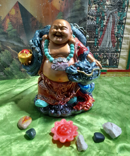 Buda Sonriente Con Dragón En Simil Piedra. Isisdala Art Bronce