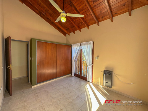 Chalet De 102m2 Con Piscina En Barranca Colorada
