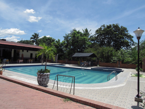 Vendo Hotel En  Piedras Tolima  1.800 Millones