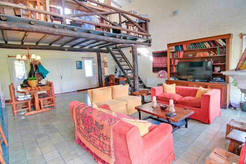 Casa En Venta Y Alquiler Temporal En La Barra, Excelente Comodidades, Muy Lindo Entorno, 3 Dormitorios