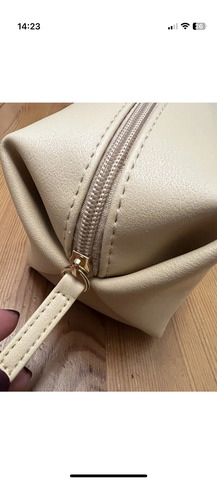 Neceser Amenity Kit Emirates Airline Bulgari Mujer Completo Crema Lisa