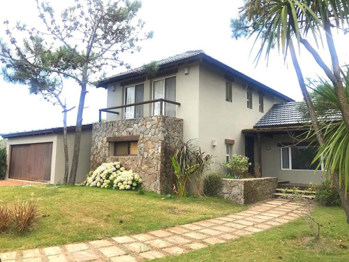 Casa En Alquiler Por Temporada De 4 Dormitorios En Arenas De José Ignacio (ref: Bpv-8571)