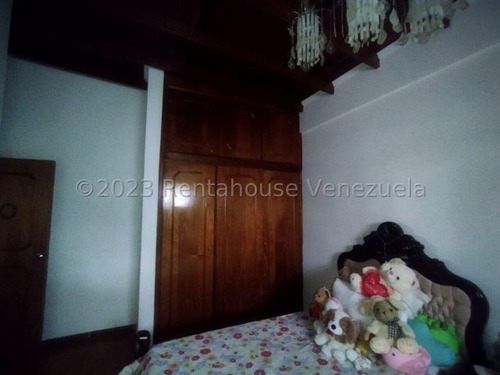 Gran Edificio En Venta En El Casco Central De Palo Negro Con Locales Comercial, Y Apartamentos Db 24-17347