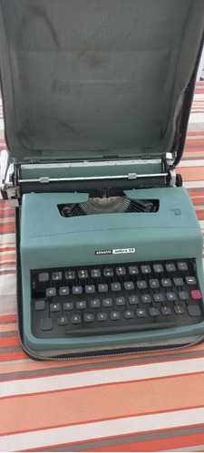 Maquina De Escribir Olivetti -lettera 32