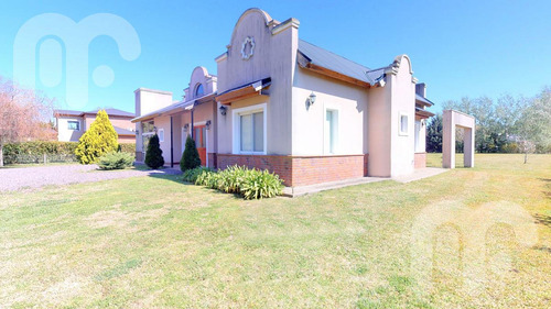 Venta De Casa De 2 Dormitorios En Campos De Roca
