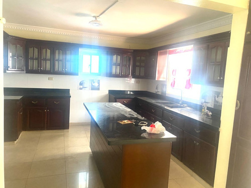 Vendo Hermosa Casa De Dos Niveles En Alma Rosa I