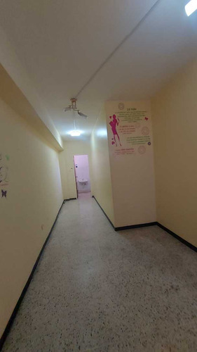 Alquiler O Venta De Oficina 90m2 En Torre Josar En Maracay