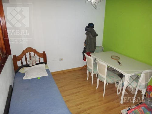 Casa Alquiler O Venta Santa Genoveva, 3 Dormitorios, 3 Baños, Quincho-garaje Y Jardín
