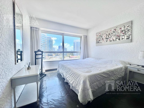 Imagen 4 de 11 de Venta - 1 Dormitorio , Torre De Categoria , Playa Brava , Punta Del Este Sap4698056