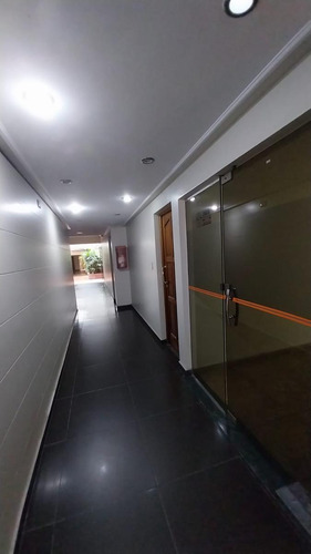 Departamento 2 Dormitorios En Venta. Pleno Centro, Laprida Al 100
