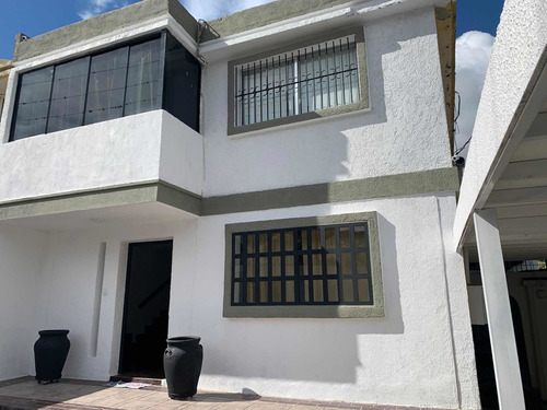 Se Vende Casa En Urb. Miranda, Excelente Estado