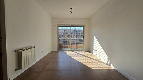 Departamento 2 Ambientes Con Cochera- Alquiler- Castelar