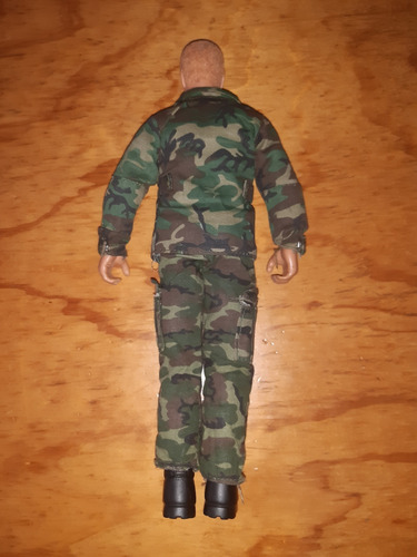 Muñeco Soldado Con Uniforme Camuflajeado 21st Century Toys (Usado)