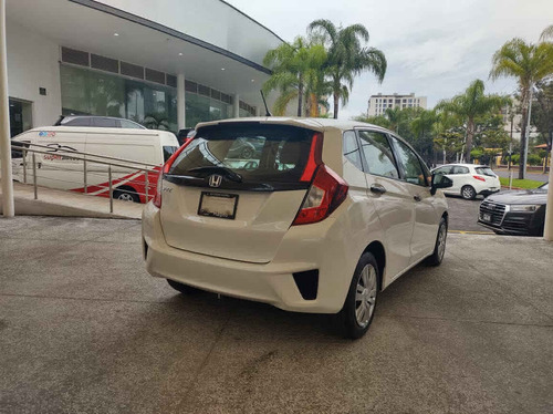 Imagen 4 de 14 de Honda Fit 2016 Fit Cool Mt 2016