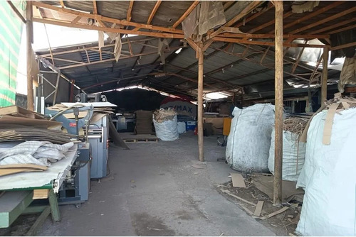 Oportunidad: Local Industrial/comercial Mixto.
