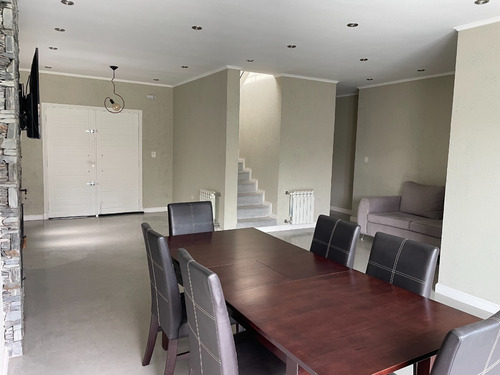 Casa En Venta De Categoría Luján B° Ayre De Los Arroyos. - Tomamos Dpto En Luján/caba/zona Sur