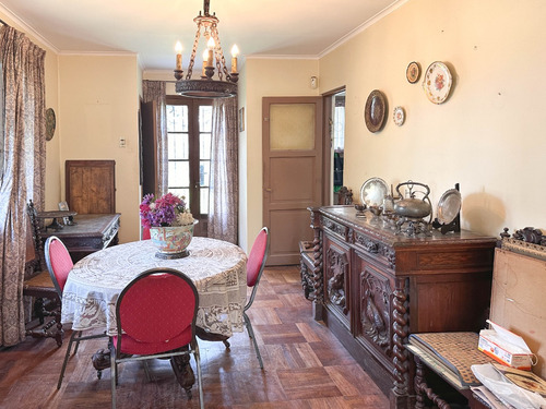 Oportunidad Para Remodelar. Una Ubicación Inmejorable.