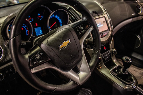 Imagen 10 de 14 de Chevrolet Cruze Lt 1.8n 63.000km 2016 Negro