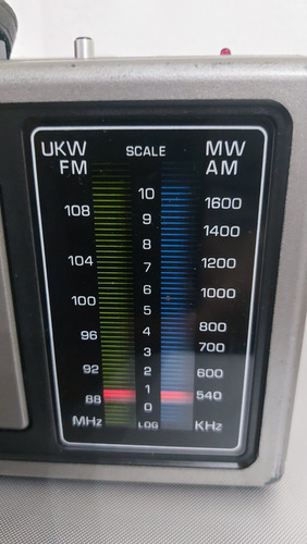 Radio Grabador Funcionando Audifonos Y Pilas Plateado (Usado)